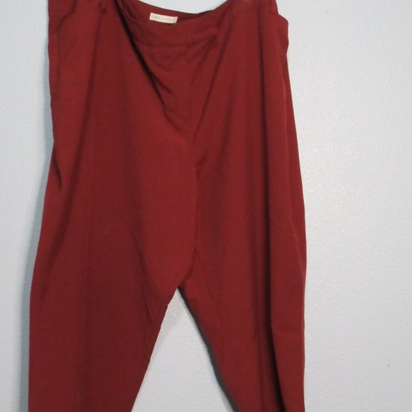 Curvy Maroon Cropped Slacks - Picture 5 of 8